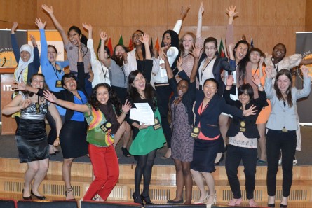 Las delegadas celebran durante la clausura del foro