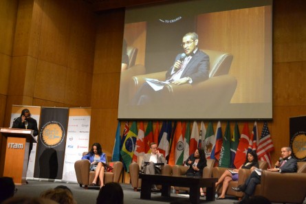 Panel de discusión acerca de la violencia contra la mujer