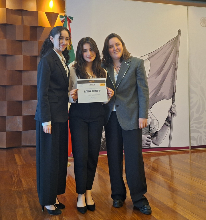 María José Lugo ganadora a mejor oradora