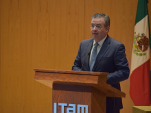 Alejandro Díaz de León, exalumno de la Licenciatura en Economía, es nombrado miembro del Consejo Asesor de la Iniciativa de Gobernanza Climática del Foro Económico Mundial Alejandro Díaz de León, exalumno de la Licenciatura en Economía, es nombrado miembro del Consejo Asesor de la Iniciativa de Gobe